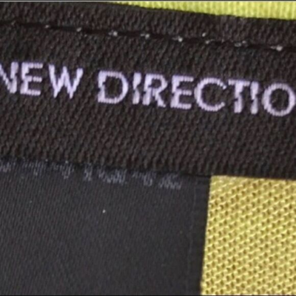 New Directions Small Green Ruffle Top - Picture 5 of 6